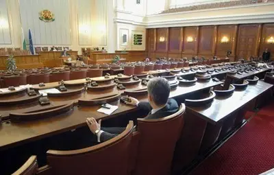 Депутатите излязоха в 25-дневна ваканция