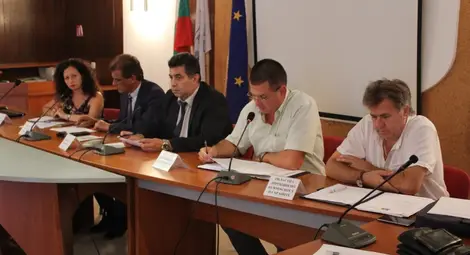 Коледа идва през септември за  прасетата в селските дворове