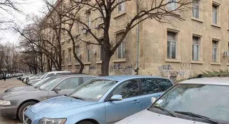 Нарязаха с нож гумите на окръжния съдия Петър Балков