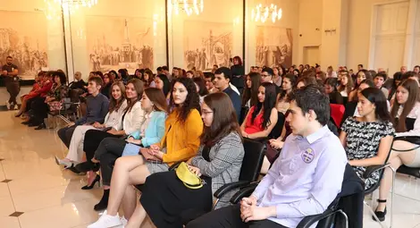 38 зрелостници от Дойче шуле получиха дипломи за владеене на немски език на тържествена церемония в зала "Европа" /галерия/