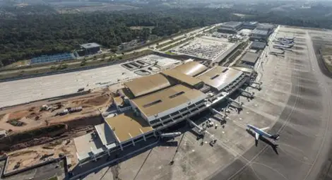 Срути се покрив от летище на Световното