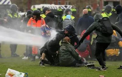 Най-малко 21 арестувани в Нидерландия след четвърта напрегната нощ