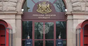 Представители на "Величие" пристигнаха на "Дондуков" 2 за консултации с президента Йотова относно назначаване на служебен премиер