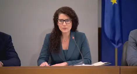 Калина Константинова поиска оставката на ръководството на "Български пощи", кибератаката носи руски почерк