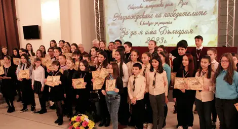 Над 300 деца взеха участие в конкурса рецитал &bdquo;За да я има България&rdquo; в Русе /галерия/