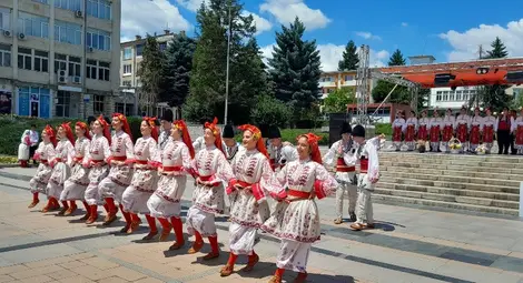 Русенският фолклорен ансамбъл "Зорница" с три награди от Национална среща в Попово