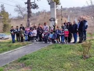 Тържествено отбелязаха Трети март и в Ценовско
