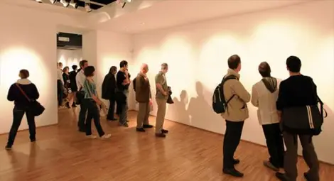 Американка продава невидимо изкуство