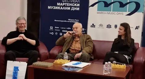 Маестро Георги Димитров със солистите Лия Петрова и Мартин Цонев. 					               Снимка: &bdquo;Утро&ldquo;