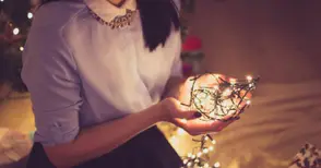 Магията на декември. Месецът, в който светлината се завръща у дома