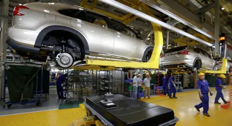 След слабата заетост, автопродажбите в Китай се сриват с над една трета в края на юни