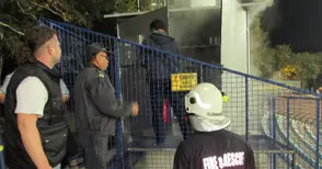 Огнен смут в таблото на един от пилоните с прожектори на стадиона