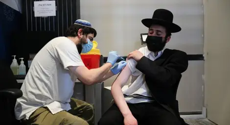 Израел се готви за цунами от нови COVID случаи