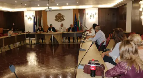 Обучението по факултативно-избираемия предмет „Религия-Православие“ бе обсъдено на среща в Русе Обучението по факултативно-избираемия предмет „Религия-Православие“ бе обсъдено на среща в Русе