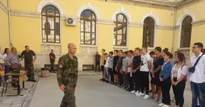 Президентът Радев поканен на клетвата на младите гвардейци