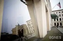 Шпионирането на Меркел ставало от посолството на САЩ