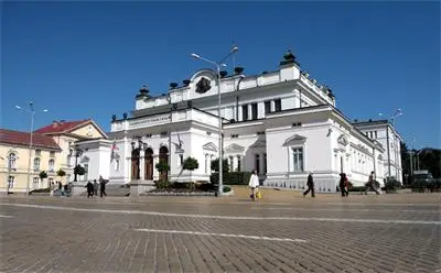 Внасят утре нов проект за конституцията