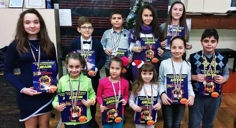 Таланти от &bdquo;Слънчеви ноти&ldquo; донесоха цял кош награди от &bdquo;Звезден сблъсък&ldquo; 