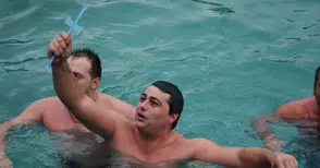 Русенец улови богоявленския кръст  и в македонския град Струмица