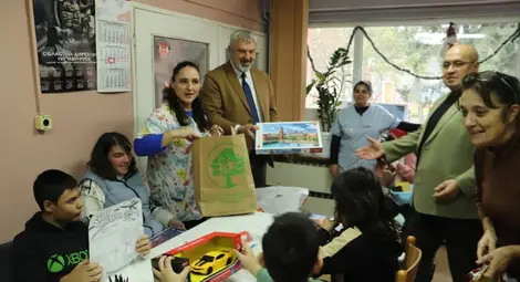 Децата от Дневния център &bdquo;Рализ Бализ&ldquo; в Сливо поле  получиха подаръци