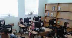 Читалище обучава деца в риск да четат и рисуват приказки