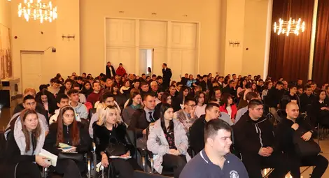 Висшето военноморско училище: Стартовата заплата на завършилите най-търсените специалности е около 3500 евро