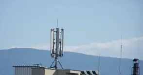 РЗИ: Няма вредно лъчение от антените на мобилните оператори