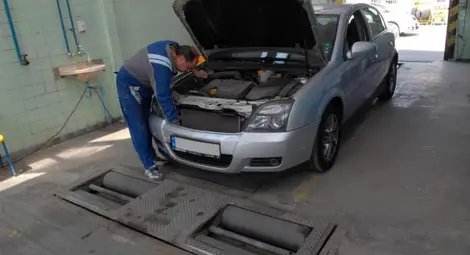 Годишният преглед на колата поскъпва заради новия стикер