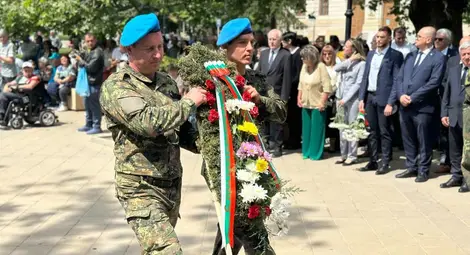 С тържествена церемония и благодарствен молебен бе отбелязан Празникът на Русе