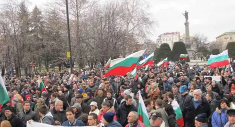 Над 2000 души излязоха на мирен граждански протест в Русе /галерия/