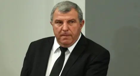 Агенция ще ограничава ползването на земята от чужденци