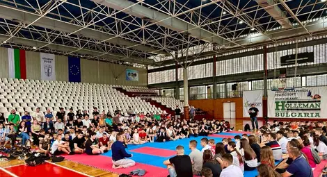 Открит разговор срещу агресията: Кметът Пенчо Милков се срещна с над 150 деца от бойните спортове в Русе