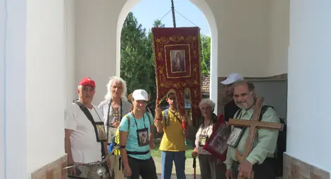 По пътя на мощите на Свети Иван Рилски: Процесията &bdquo;Светият път&ldquo; &ndash; посрещната в църквата &bdquo;Св. Вмчца Марина&ldquo; в Поликрайще /галерия/