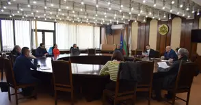 Общината и партиите сформират екипи,  за да приберат хората от улиците