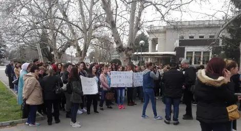 Протестиращите русенски медици: Здравеопазването си тръгва с нас Протестиращите русенски медици: Здравеопазването си тръгва с нас