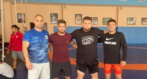 Вангелов срещу арменец на тепиха в Ереван