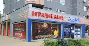 Маскиран с револвер удари гарантиран джакпот - целия нощен оборот на казино