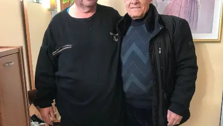 Димчо Тодоров /вляво/ с Иван Гарабитов през февруари 2023 г., след като вече е отслабнал със 156 кг по методиката &bdquo;Гарабитов&ldquo;