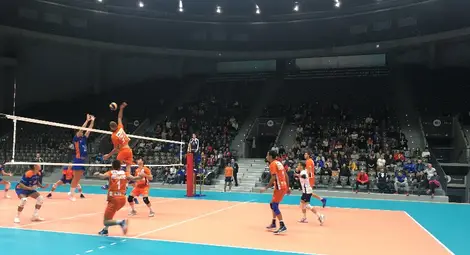 Волейклубът изчисти две  от заплатите на играчите