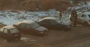 Крадците на гуми и акумулатори хванати след гонка с полицията