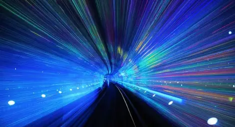 Учени доказват грешка в теорията на Айщнайн за скоростта на светлината