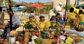 Сачките на баба, разходка с каручка и жури от „Хелс Китчън“ на Празника на плодородието в Чилнов