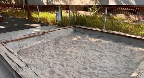 Община Русе приключи кампанията за подмяна на пясъчниците в 133 детски площадки Община Русе приключи кампанията за подмяна на пясъчниците в 133 детски площадки