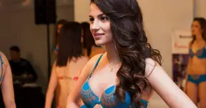 „Мис Русе 2013“ в конкурса за короната на Доналд Тръмп