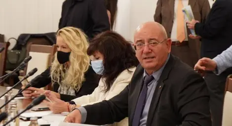 Екоминистърът: 295 тона опасни пестициди са събрани до момента Екоминистърът: 295 тона опасни пестициди са събрани до момента