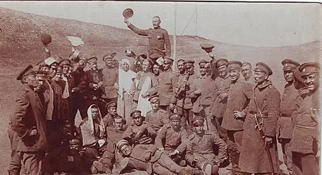 Картичка от Гео Милев за Великден и стари фотографии, свързани с най-светлия християнски празник, могат да бъдат открити онлайн /галерия/