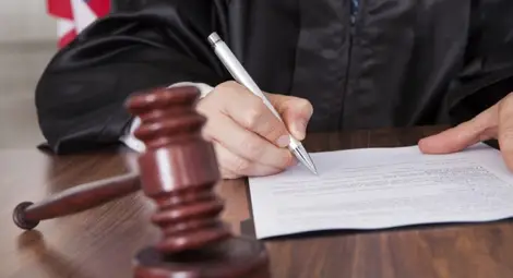 Двойка бе осъдена за шумен секс в жилището ѝ