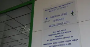 1600 абитуриенти трябва да плащат здравни осигуровки