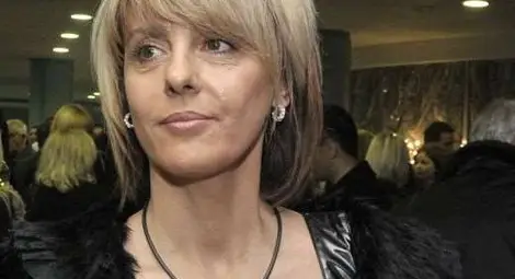 Мама Бербатова се измъкна с отпуск от разпит за побой над журналистка