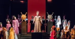 Спектакъл „Набуко“ на открито с изненада: Царят на Вавилон се появява на бял кон